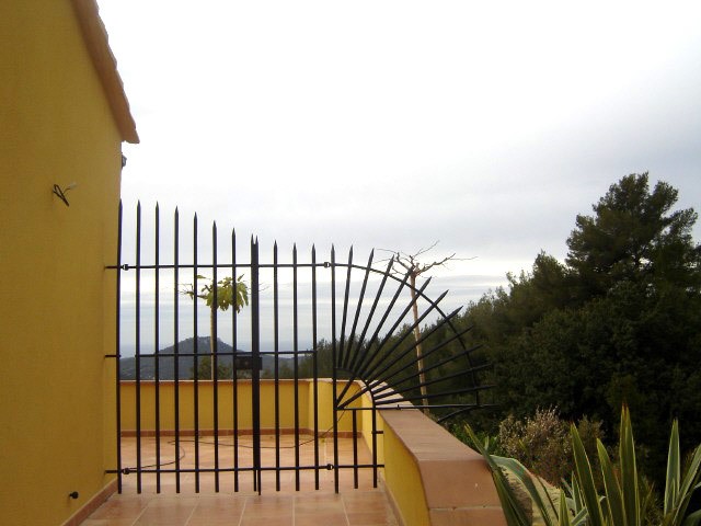 Portillon avec grille de défense, en fer forgé, sur-mesure - La Cadière d'Azur