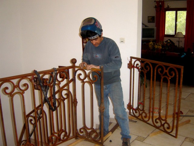 Rampe d'escalier et garde-corps intérieur sur-mesure en acier effet rouillé